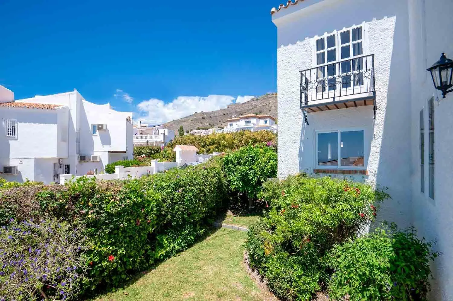 Lovely Townhouse, Several Terraces, Garden, Pool Nerja 0*,  Španělsko