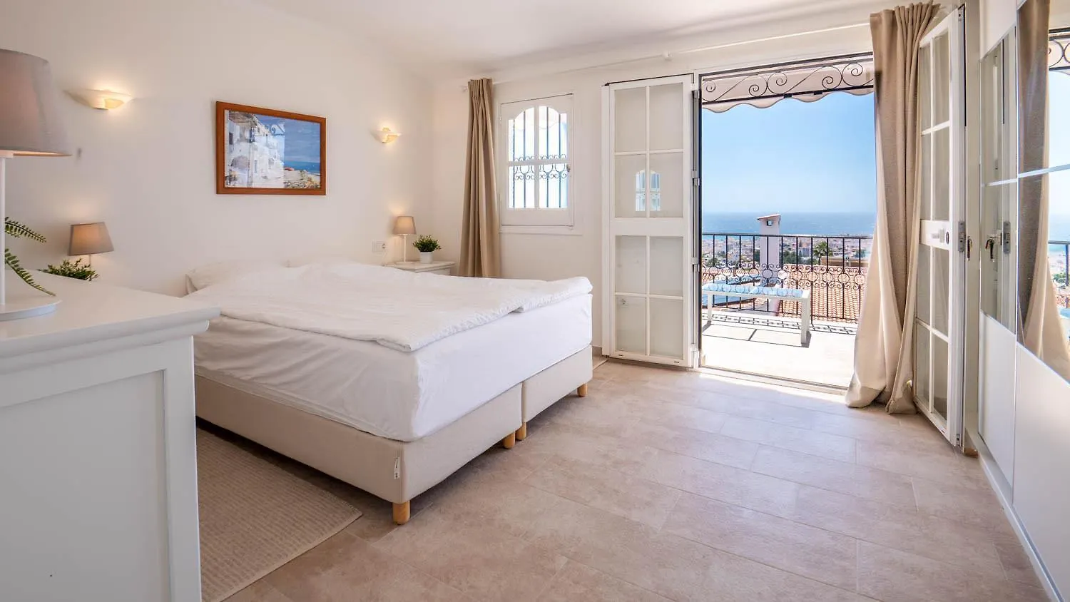 Lovely Townhouse, Several Terraces, Garden, Pool Nerja 0*,  Španělsko