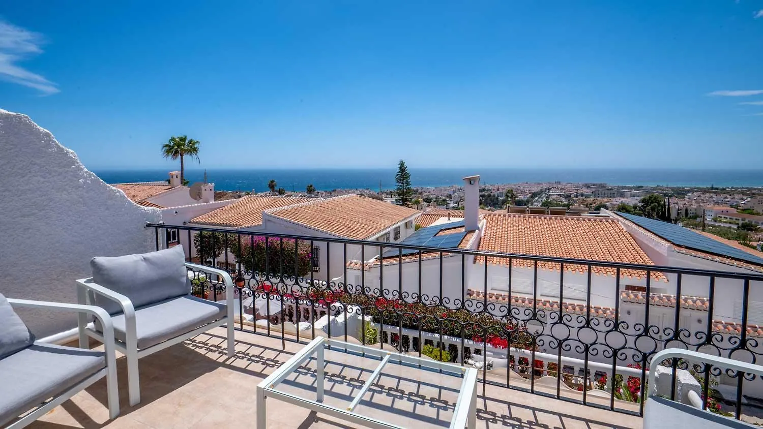 Lovely Townhouse, Several Terraces, Garden, Pool Nerja 0*,